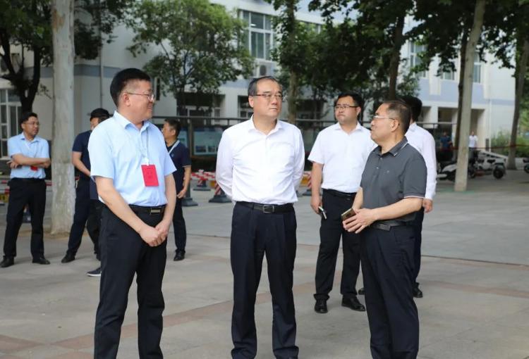 吕明涛现场检查高考备考工作