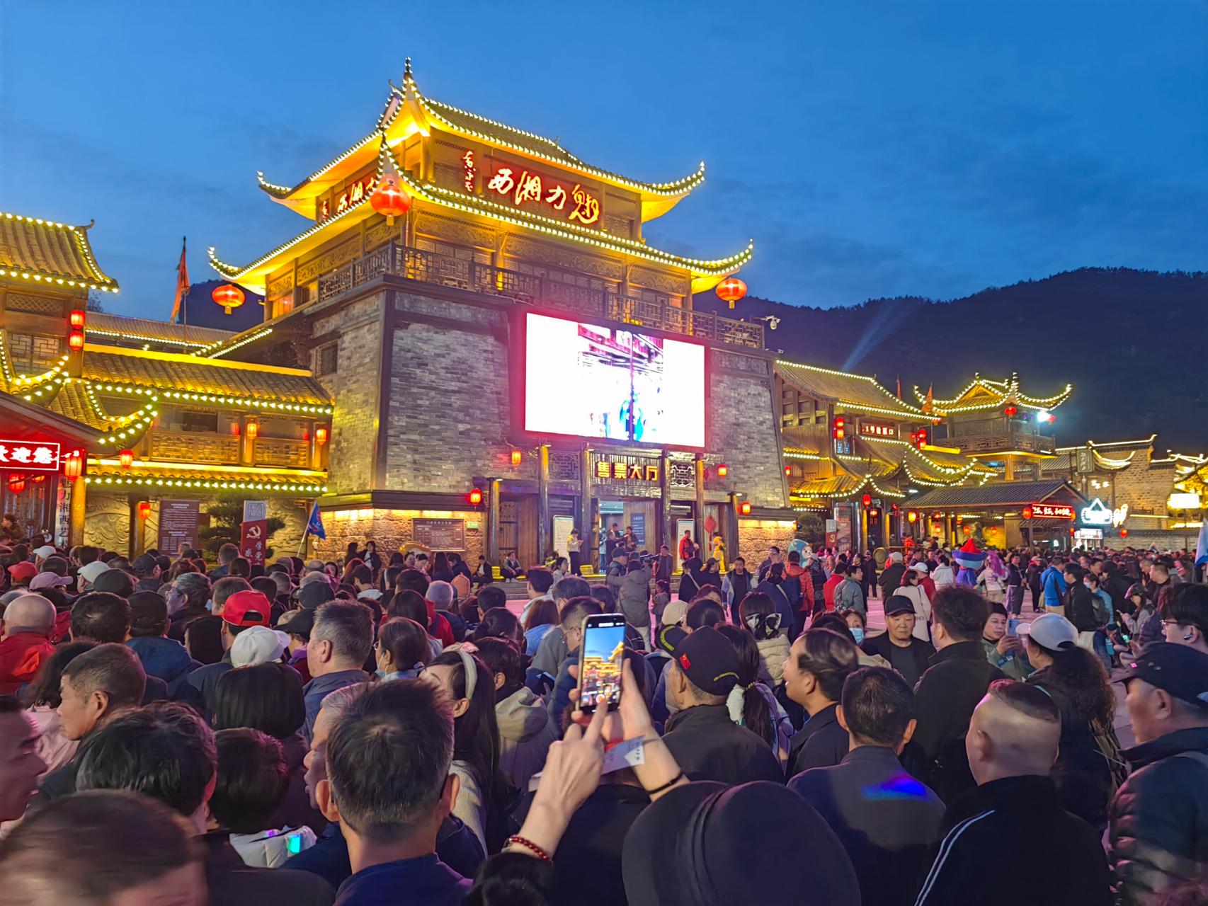 张家界《魅力湘西》开启连演三场模式
