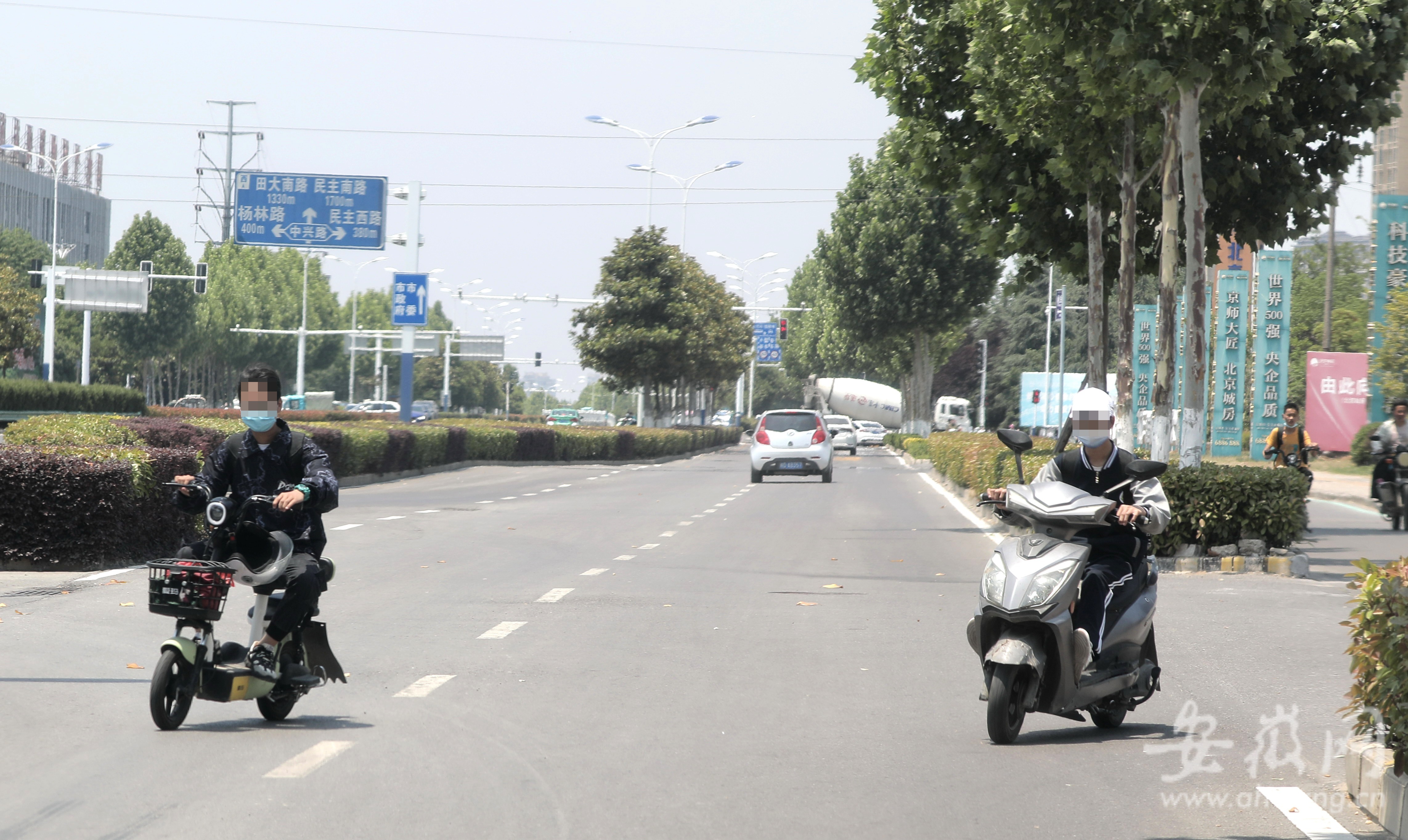 淮南这段路上频现逆行电动车 其中有不少骑手是学生