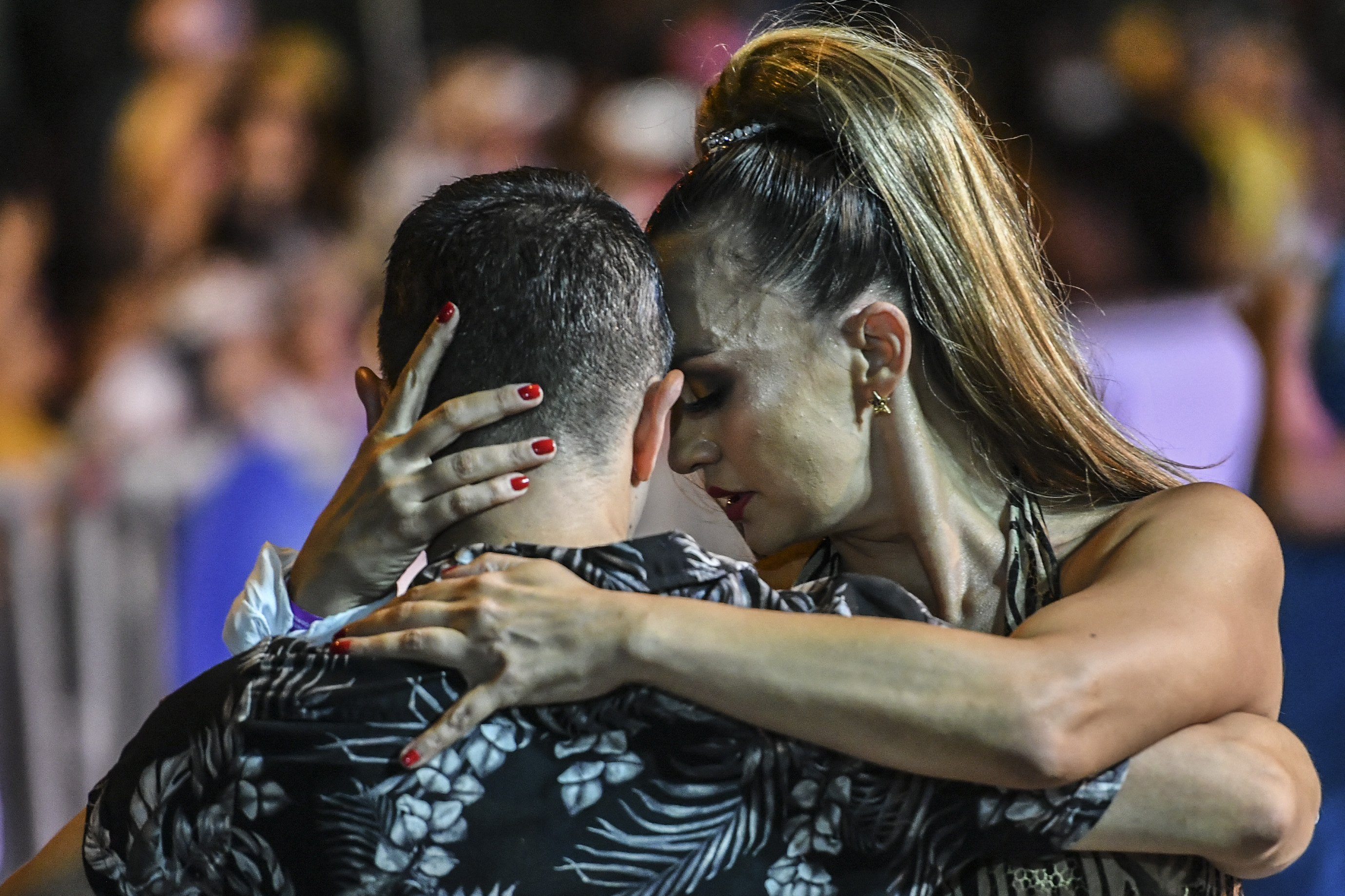 哥伦比亚:卡利集会热情开幕