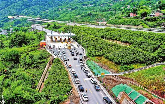 昭通串佛高速公路联网营运 滇川再添一条大通道