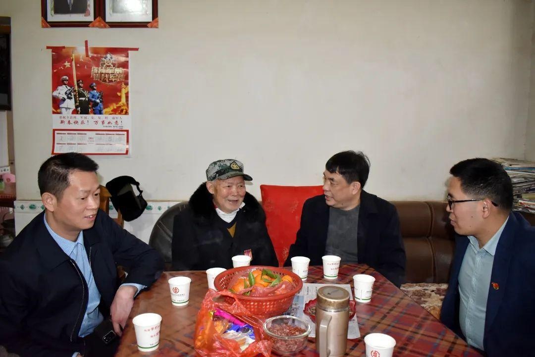 嘉禾县委常委,县委政法委书记雷衍忠开展春节前走访慰问活动