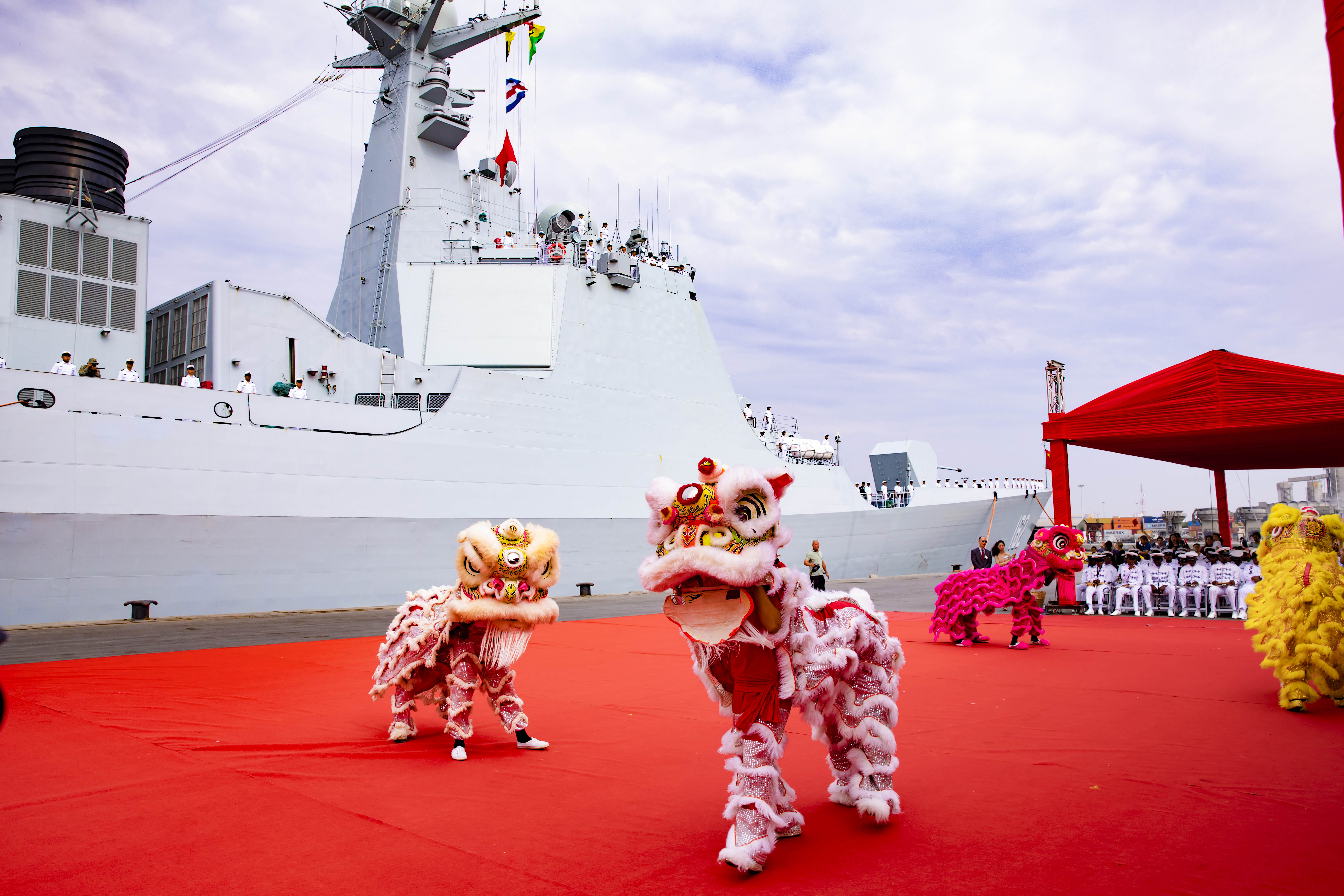 (国际·图文互动)中国海军第43批护航编队抵达加纳进行友好访问