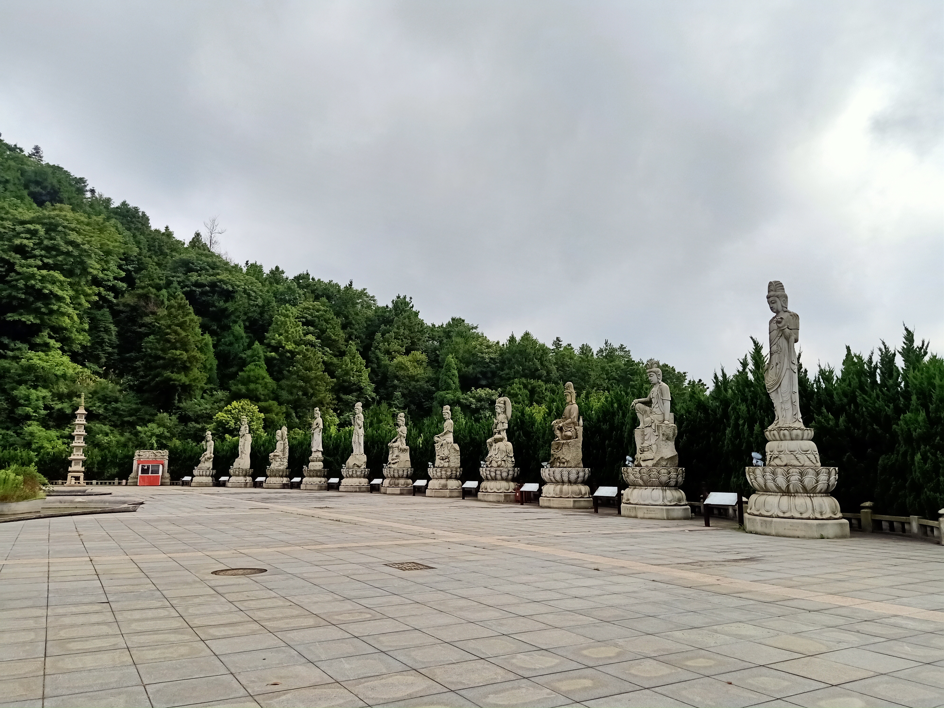 远眺莲花座,千手拜观音——游沩山密印寺