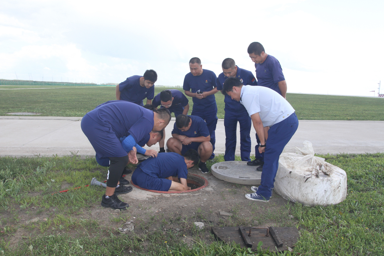 建三江溼地機場消防應急救援大隊組織開展圍界內消防水源踏查工作