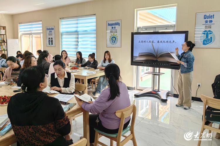 胶州市振华小学举办"书香上合·静心读书·潜心育人"主题读书活动