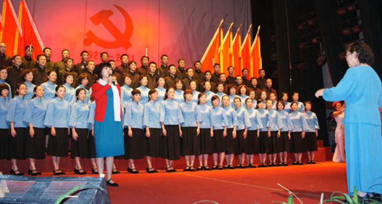 红歌大合唱穿什么衣服