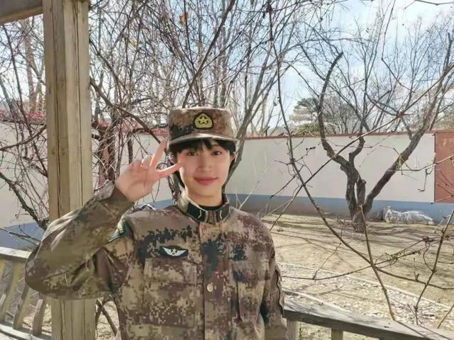 当女军人换上便装