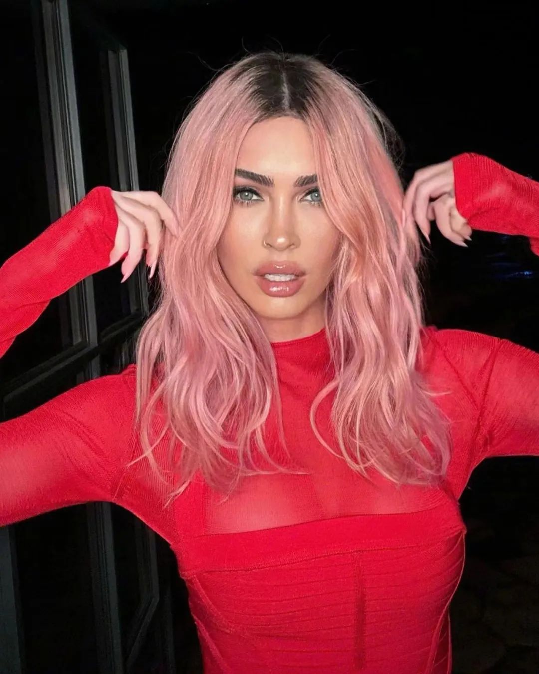 爆米花凯特消瘦现身证实患癌奚梦瑶在loewe活动上的造型和金小妹撞了