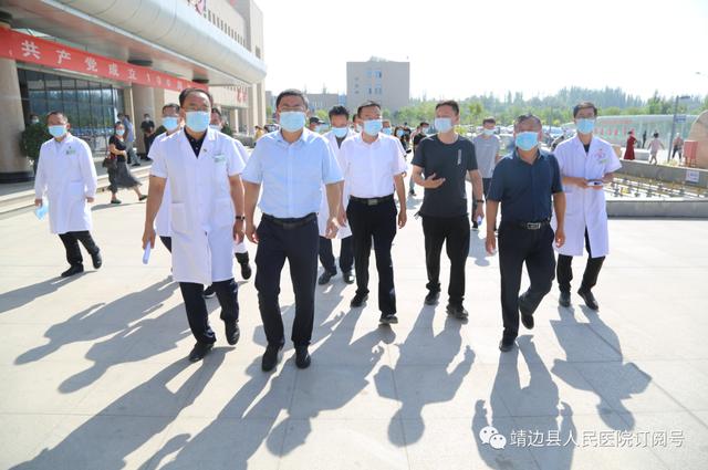 靖边县长孙利斌一行莅临靖边县人民医院检查疫情防控工作
