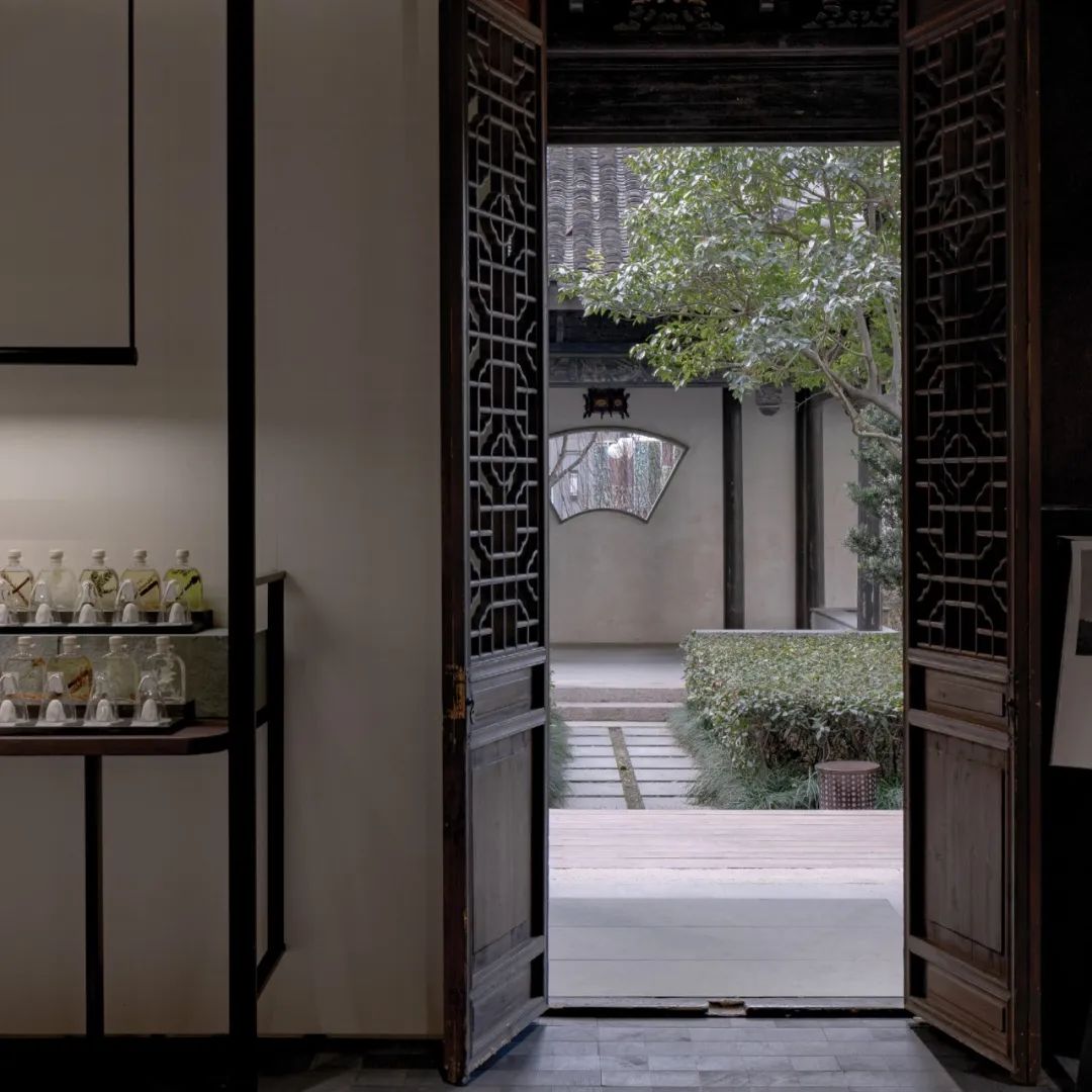 美妆观察人人都想分一杯羹的高端香水市场谁是下一个赢家