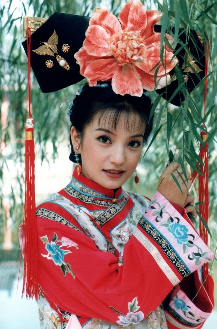 零片酬追随谢晋,赵薇的"另类"选择为何成就了真正的艺术传承?