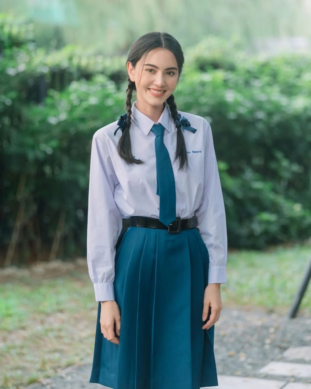 泰国女星黛薇卡·霍内穿红裙子名媛范儿十足肤白貌美好优雅