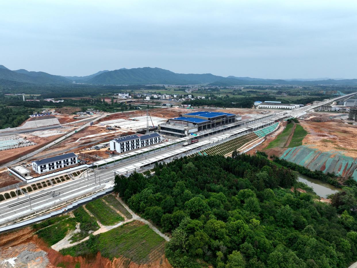 视频|乐平北站候车大厅造型吊顶完成施工