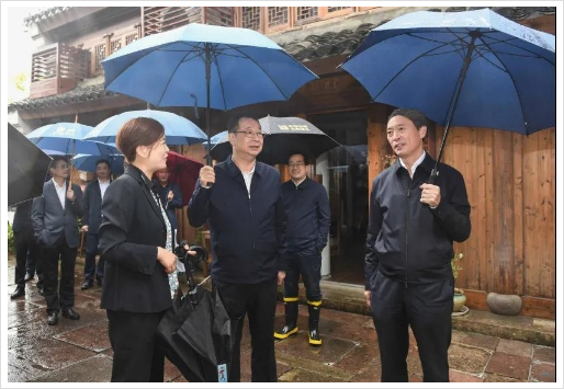 叶剑鸣在东钱湖蹲点调研艺术振兴乡村工作