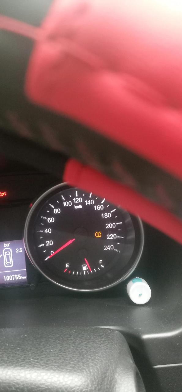 万能的头条友友,有谁知道汽车仪表上的小黄灯亮了是啥意思?