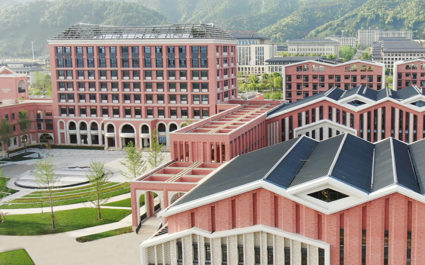 高考后,20人进入北京大学,清华大学,有的是通过竞赛保送,有的是通过