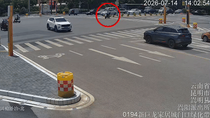 文明交通·畅通嵩明丨三轮车≠万能车 违法载人“驶”不得！-有驾