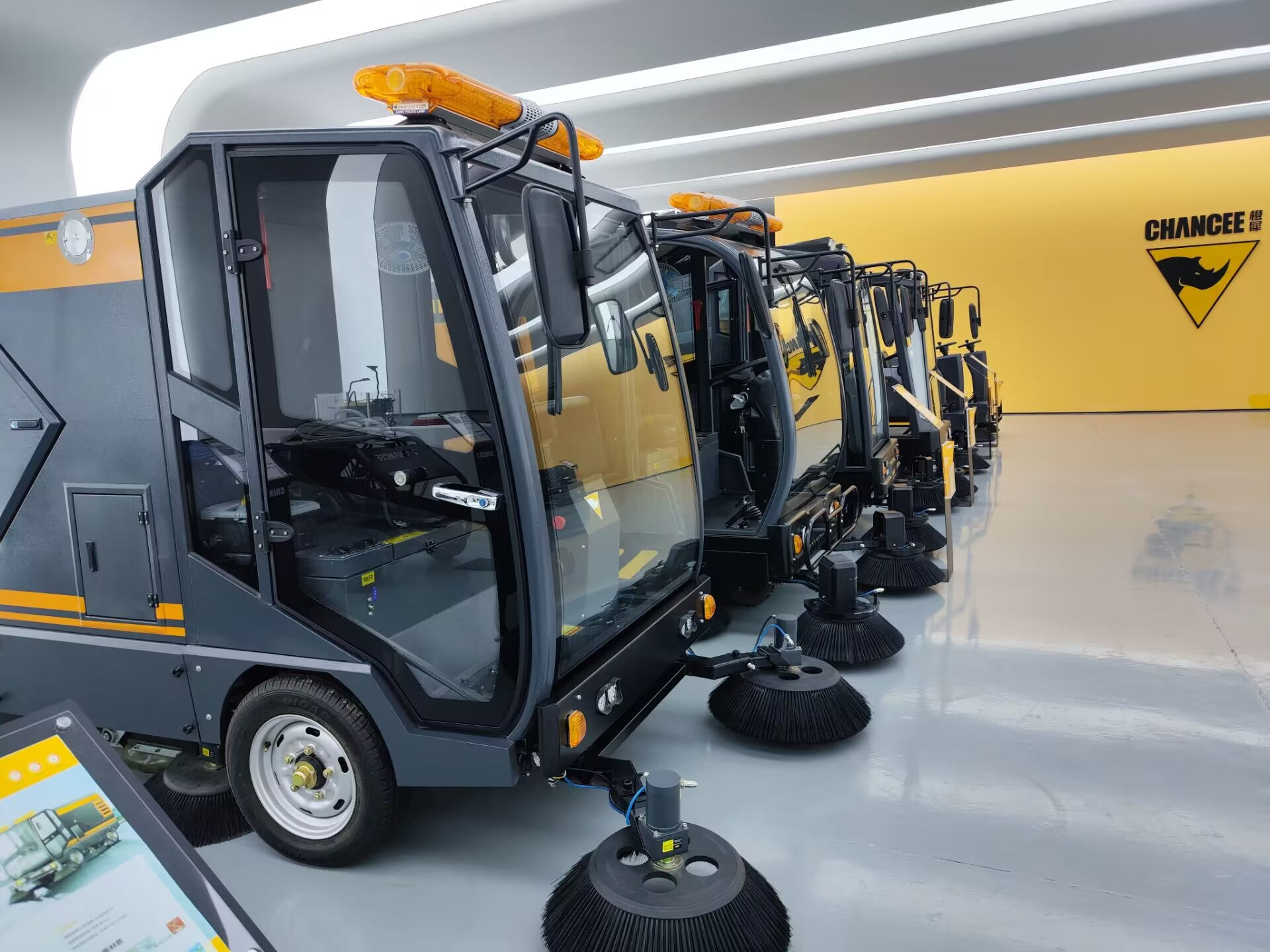 道路清扫车有哪些特点_清扫车价格是多少呢?-工业扫地机