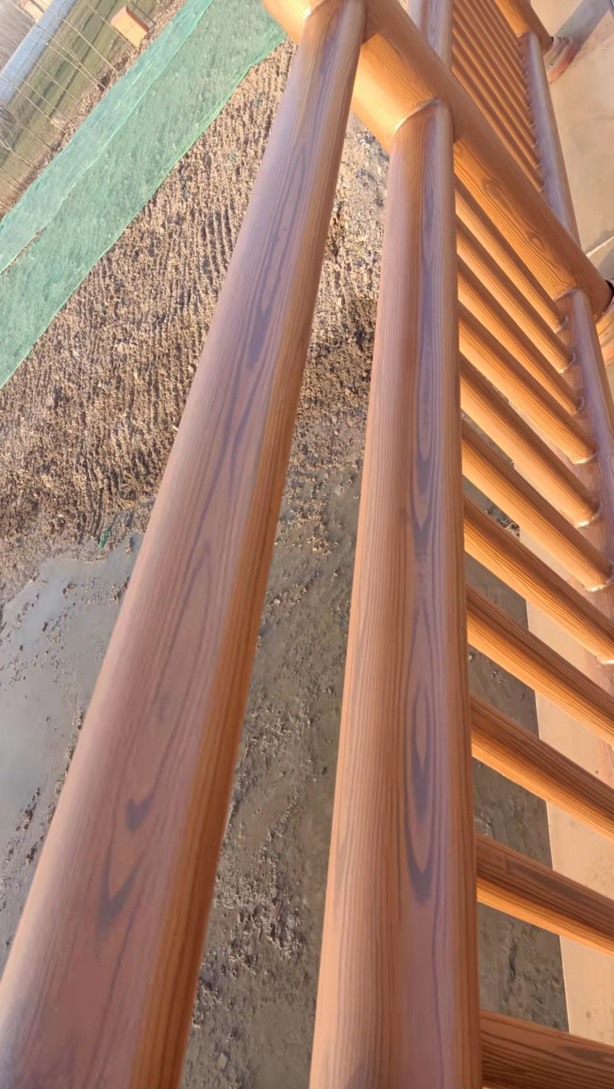 山东省滨州市长江五路新立河西路圆管护栏木纹漆施工案例分享