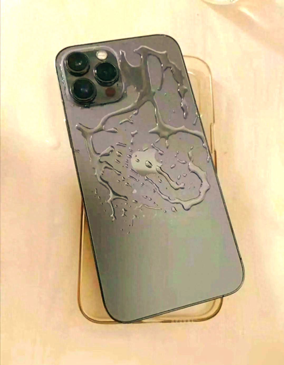 苹果手机发热问题严峻,用户寻求解决方案