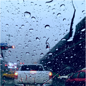 雨天避险自救常识     下雨,雷雨天气在室外工作需要上下楼梯时,要