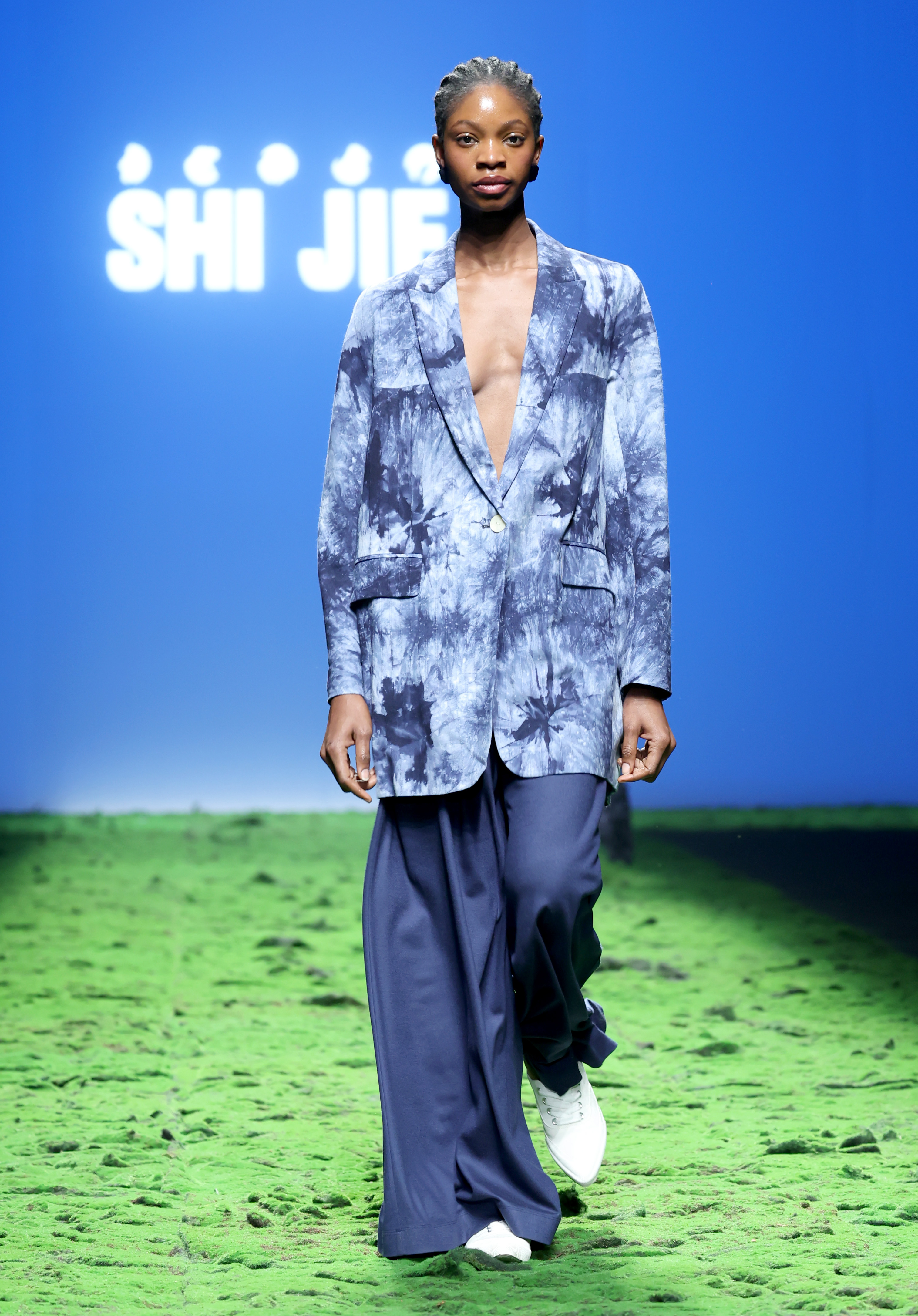 (文化)"shijie诗简·施杰"时装秀在京举行