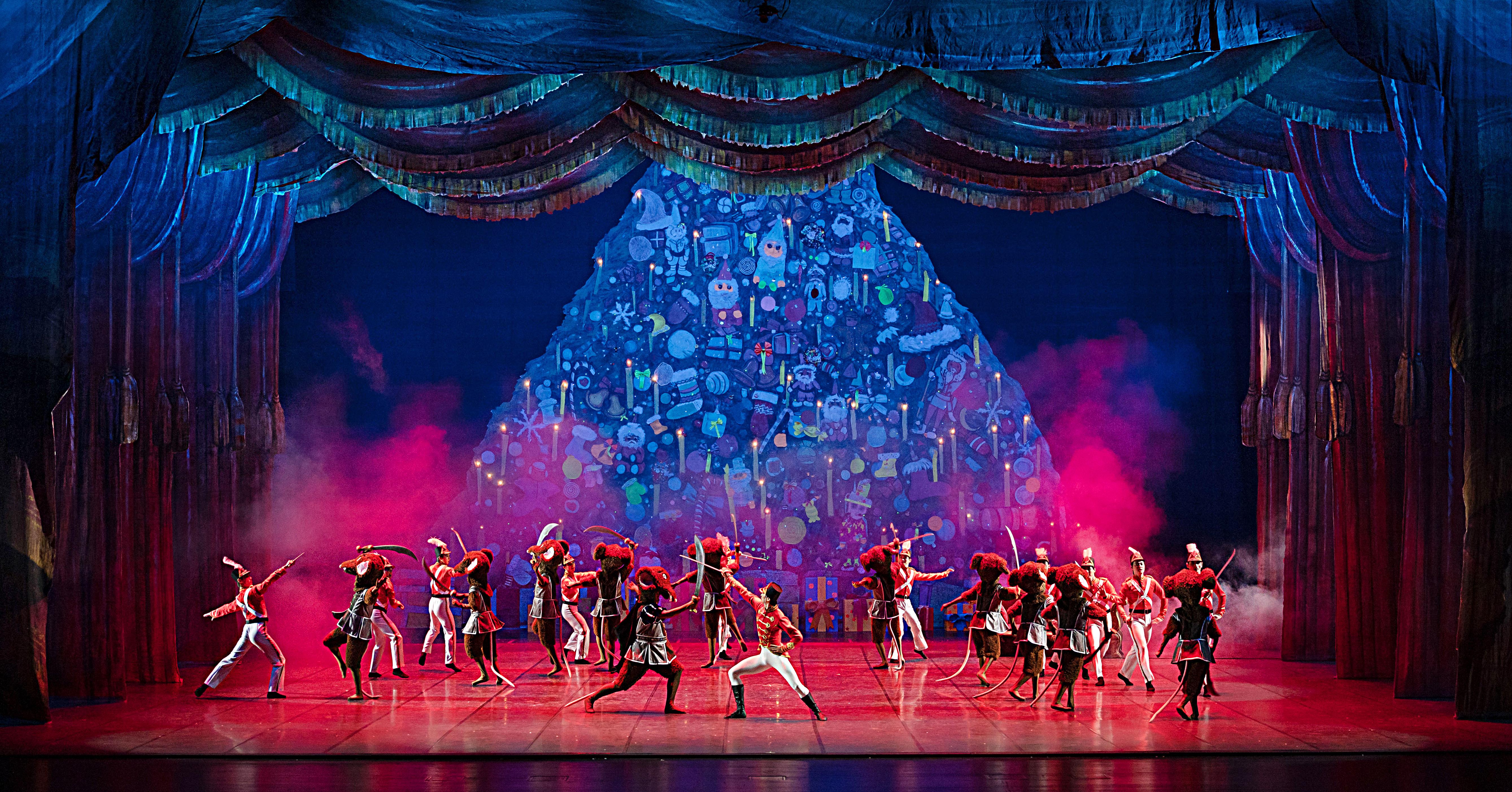 世界经典芭蕾舞剧《胡桃夹子》在国家大剧院上演