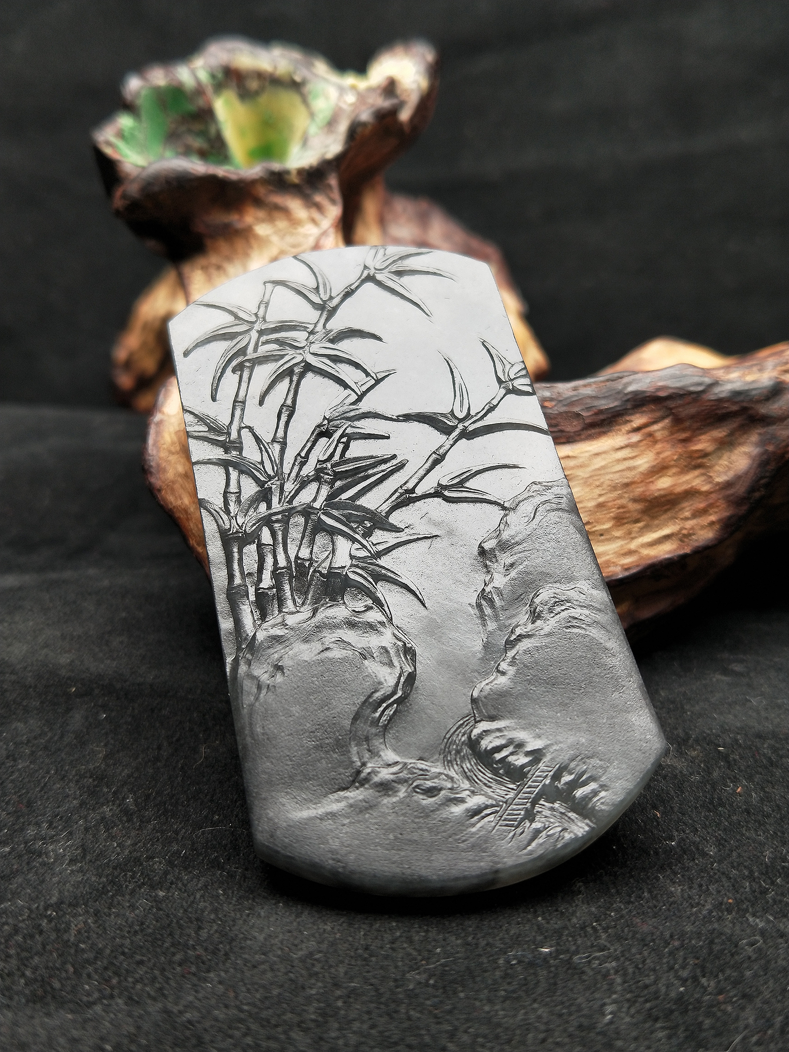 翡翠雕刻玛瑙底冰乌鸡山水牌