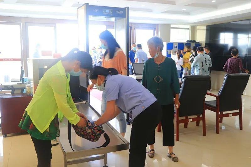 「扫黑除恶」红安法院一审公开审理王愿玲等12名被告人涉黑案