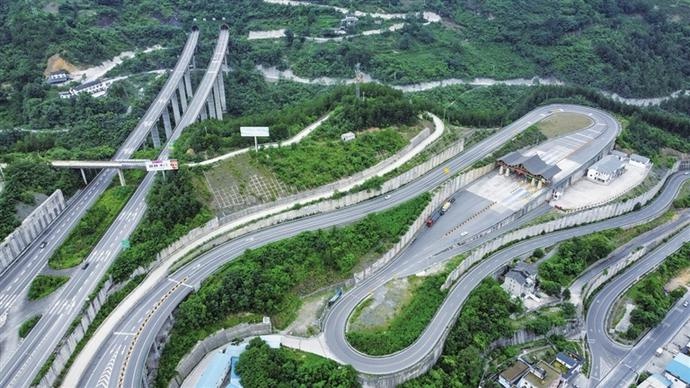 重庆武隆:天堑变通途 大道越山川