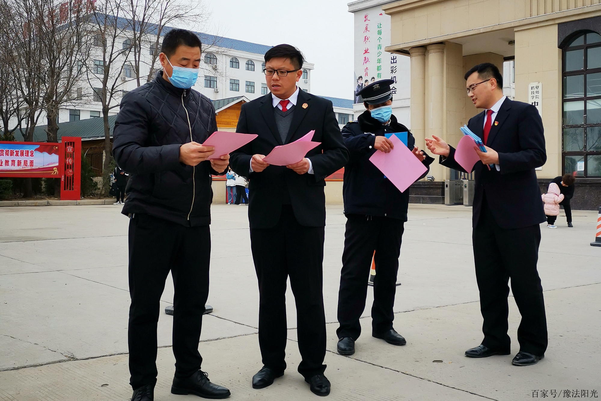 淇濱區法院鉅橋人民法庭黨支部開展送法進校園活動