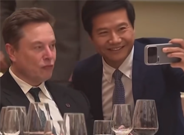 马斯克参加晚宴被指喝懵了！毛大庆：没有饮酒过量 扛不住时差的原因