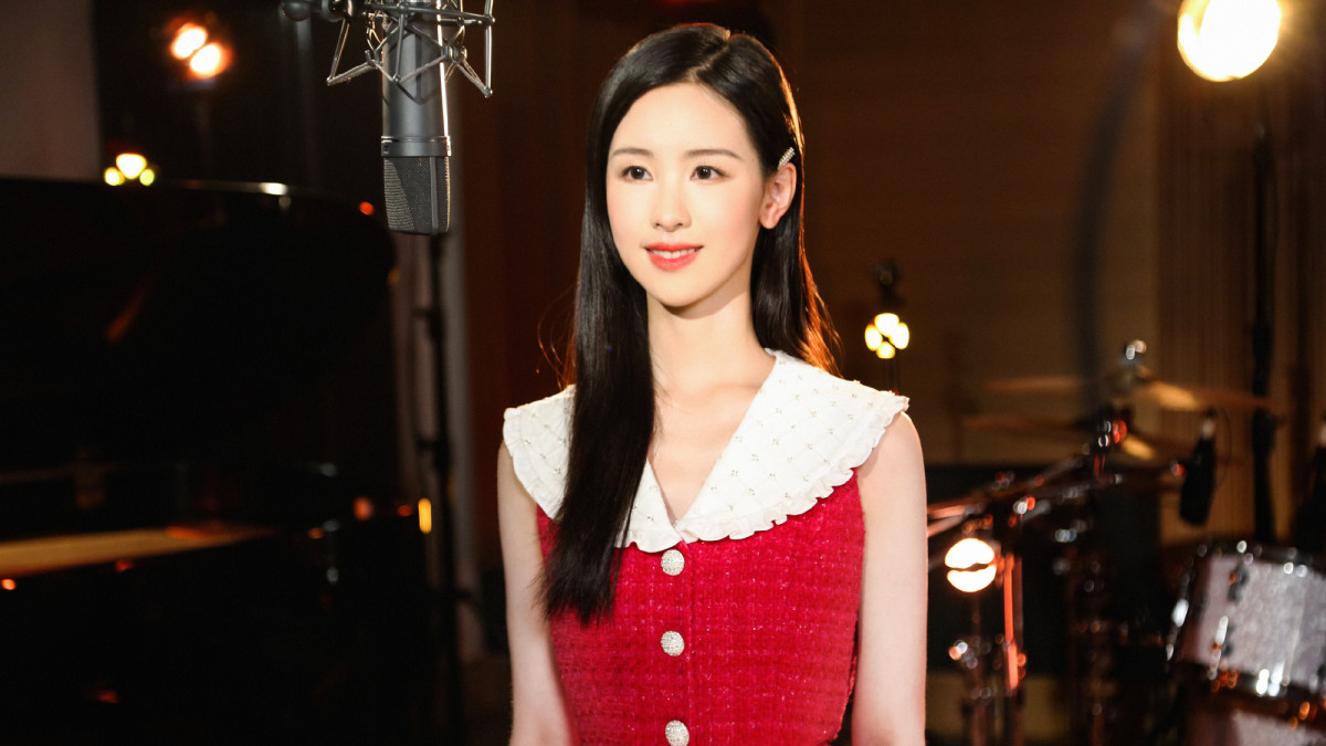 陈都灵的星路很神奇,她是公认起点很高的女星,出道第一部作品是苏有朋