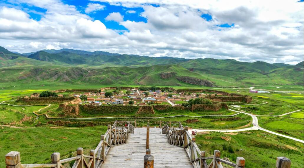 甘加秘境白石崖20°c避暑地|看不尽的森林,河谷,草原和寺庙