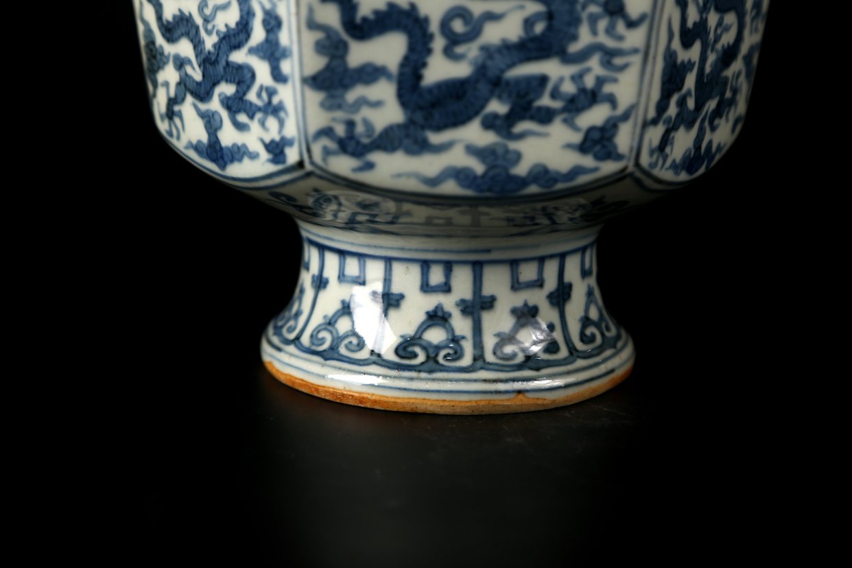 明代隆庆青花双耳六方形香炉