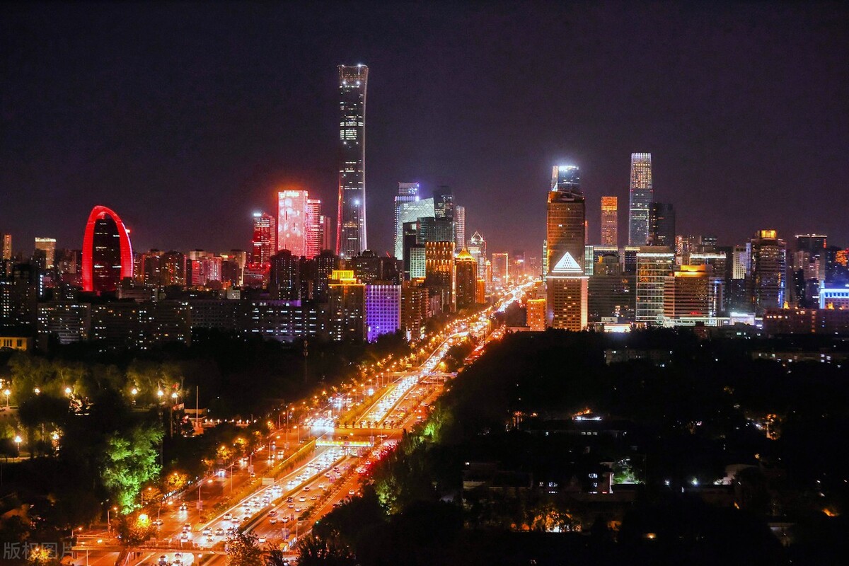 国庆节期间 北京东三环核心段夜景灯光璀璨