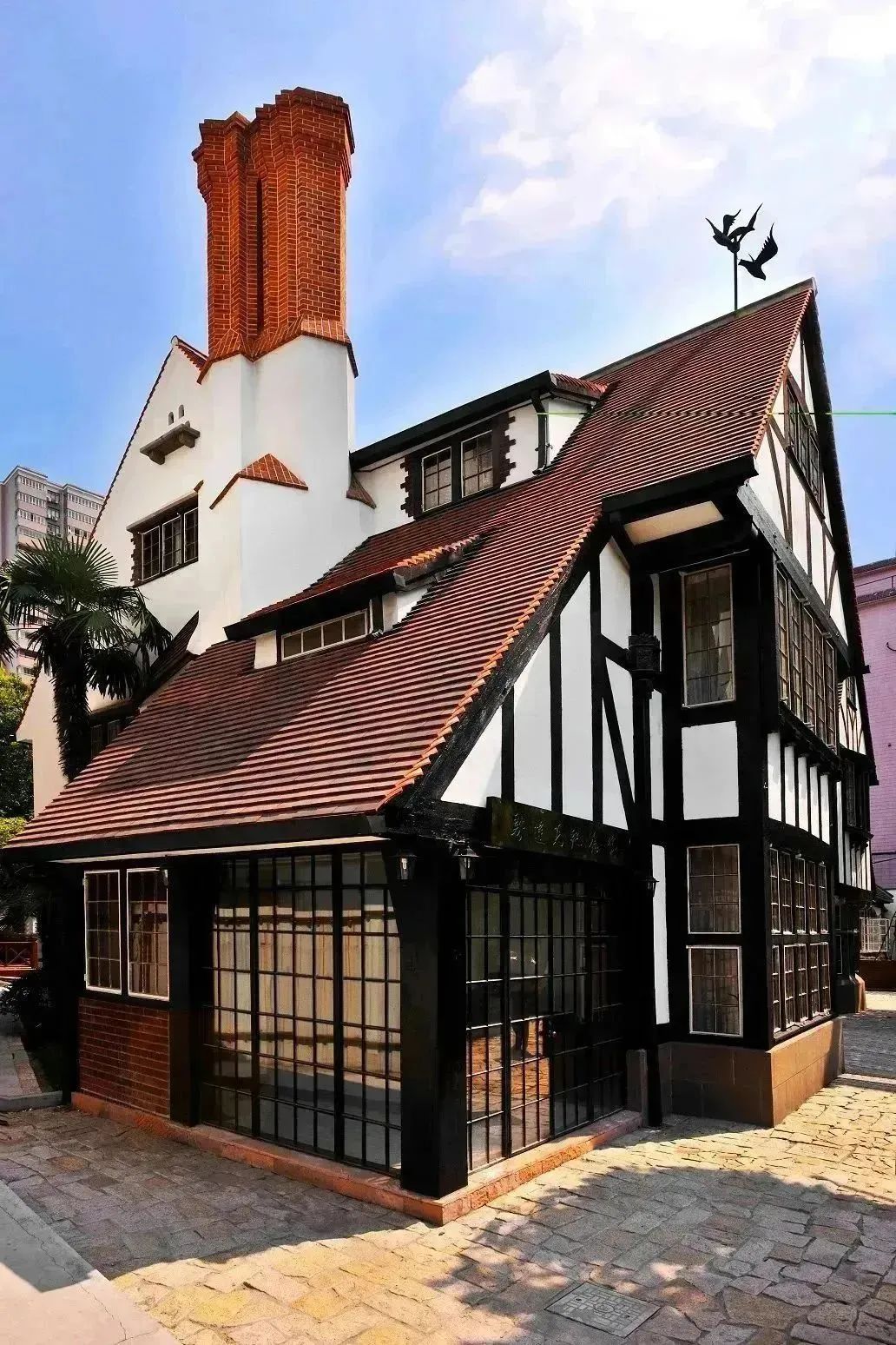 邬达克纪念馆即将暂时闭馆,市民排长队前来告别