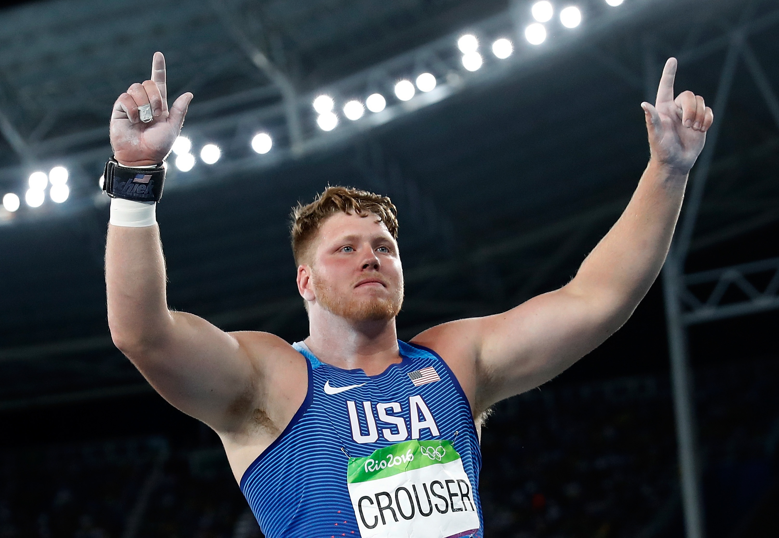 里约奥运会冠军克劳瑟打破室内铅球世界纪录