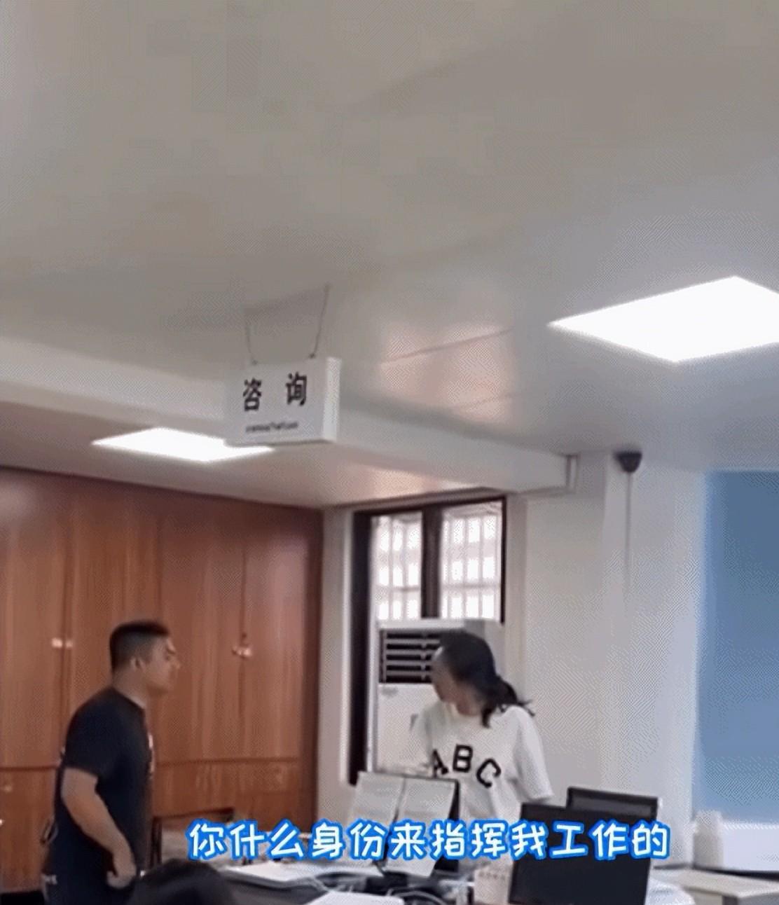 後續來了!霸佔電腦不給辦證的徐某已被停職,其領導也被免職