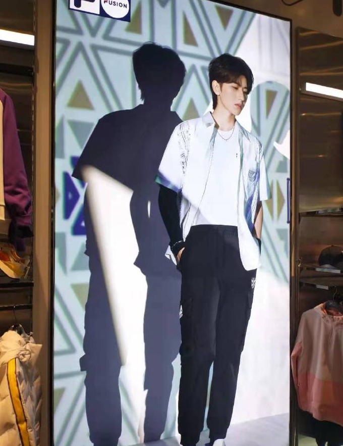 蔡徐坤fila全新宣传图已上线 清爽男友坤带你提前过夏天!