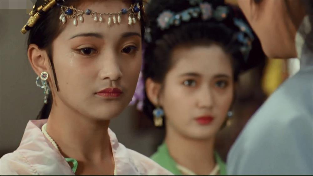 周迅傅艺伟主演,聊斋改编的《古墓荒斋》中,全是养眼的俊男美女