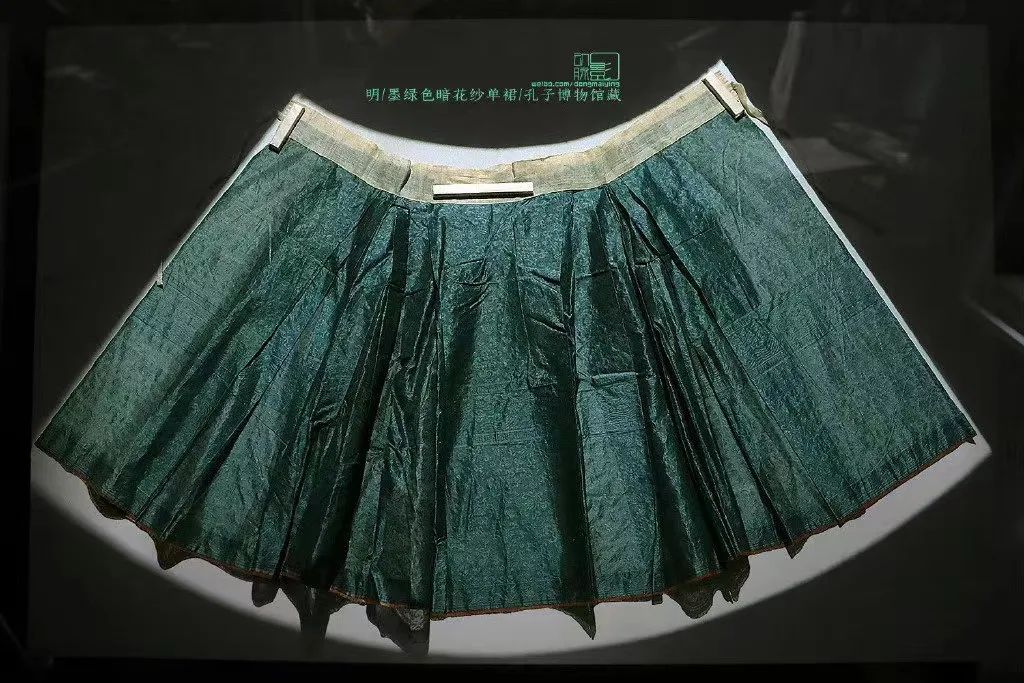 迪奥"马面裙"背后:法律保护比道德呼吁更奏效