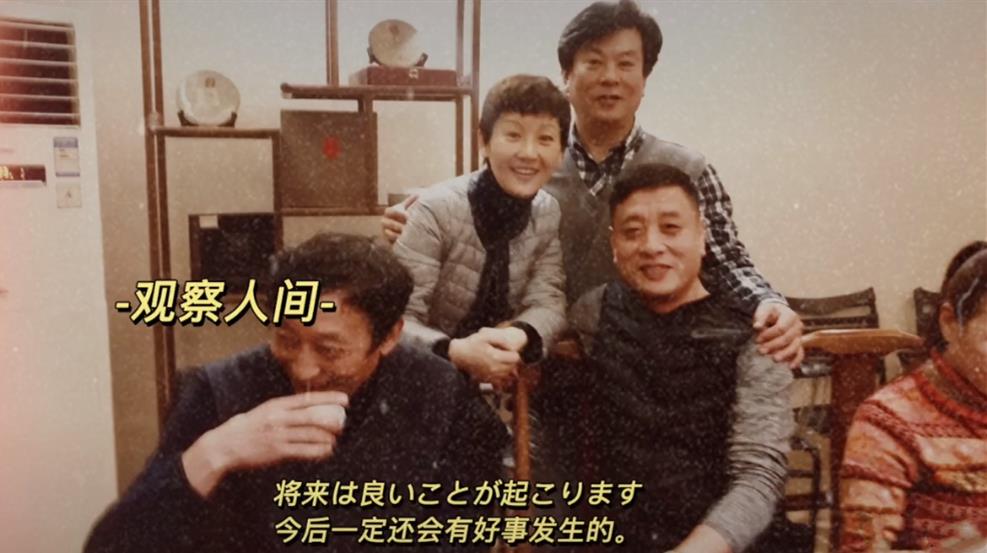 穿老式棉服就是漂亮,徐帆参加同学聚会,53岁素颜自然松弛!