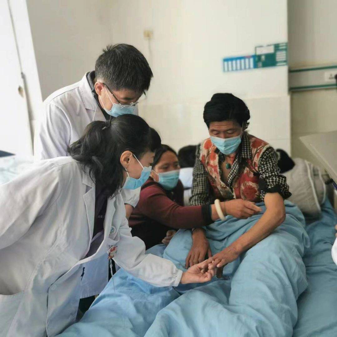 吴建红:我有两个团队,一个我推着前进,一个推着我前进丨医师节名医说