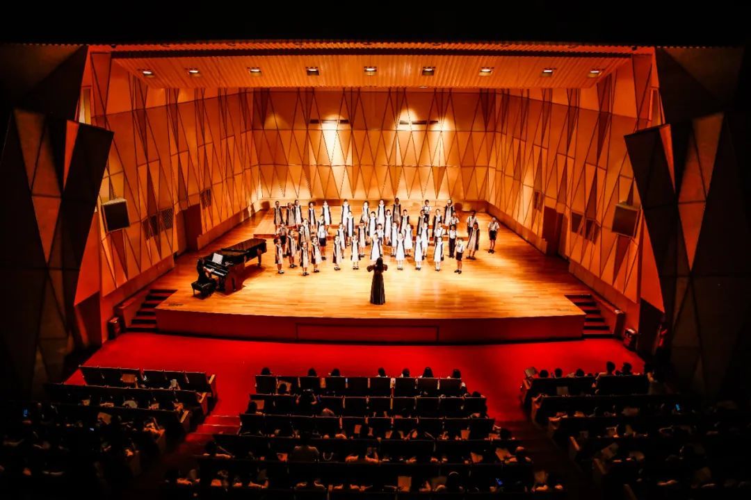 宁波爱菊艺术学校童声合唱音乐会举行