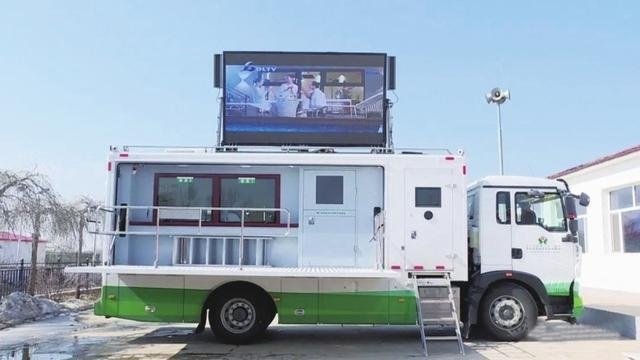 流動銀行車把服務送到家敖霜 王舒虹流動銀行車把服務送到家