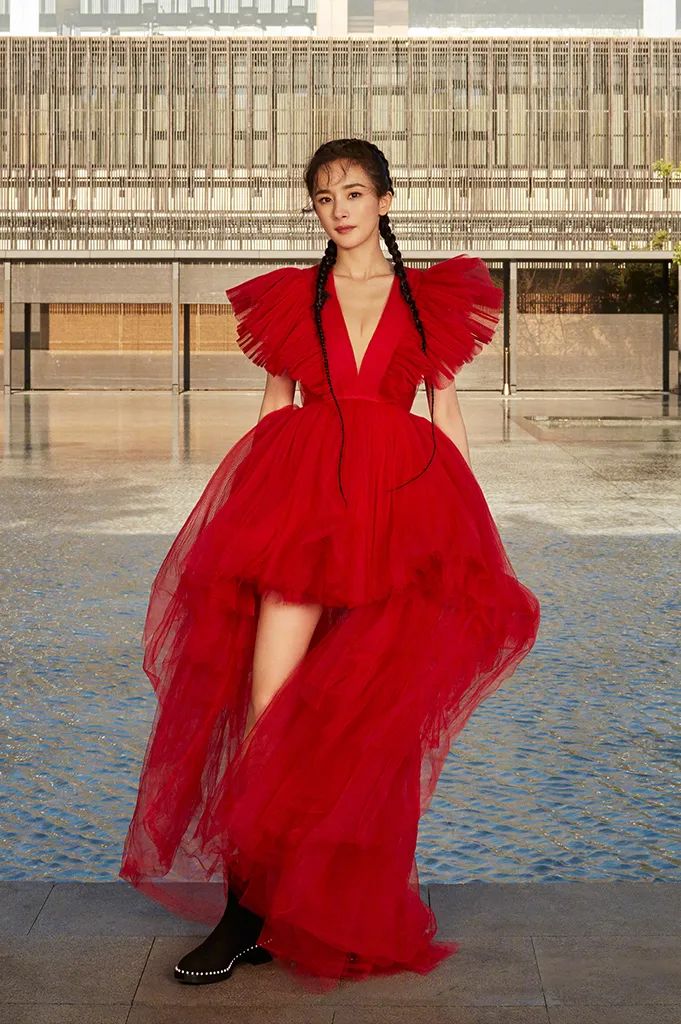 25岁徐娇穿泳装,评论区被脏话骂爆:丢女人的脸!