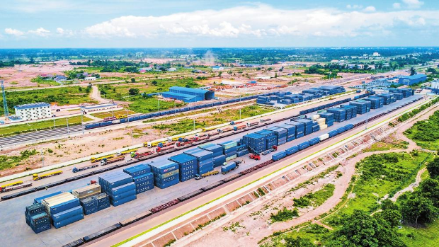 中老铁路磨万段的那人那景