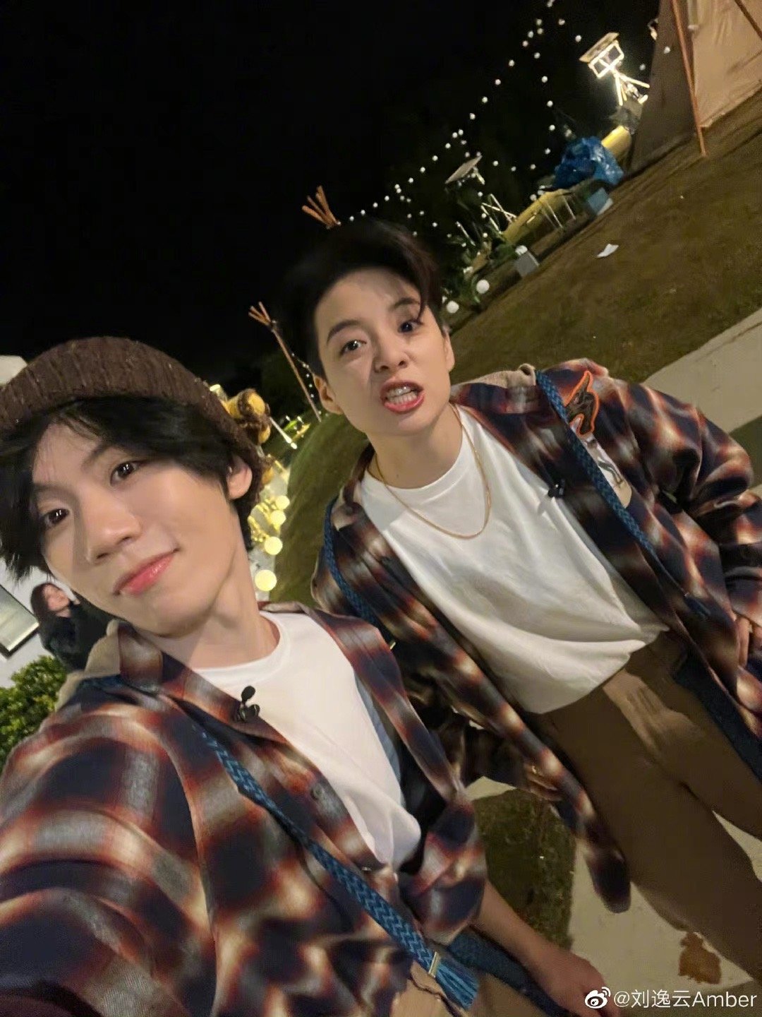 amber 和胡宇桐衣服穿的一模一样